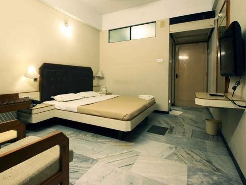 Hotel Padmam Madurai Eksteriør billede