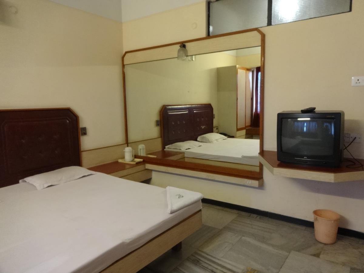 Hotel Padmam Madurai Eksteriør billede