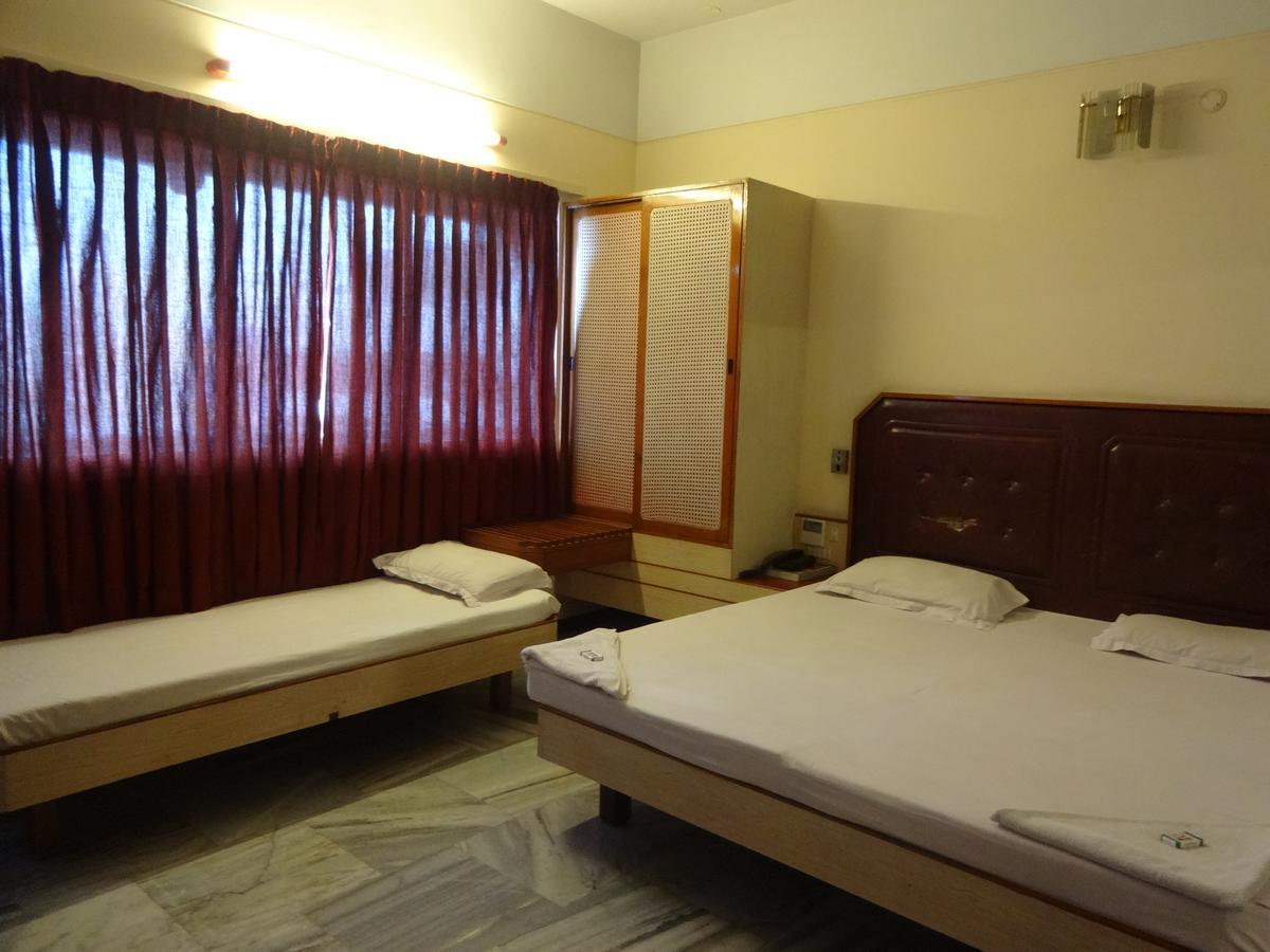 Hotel Padmam Madurai Eksteriør billede