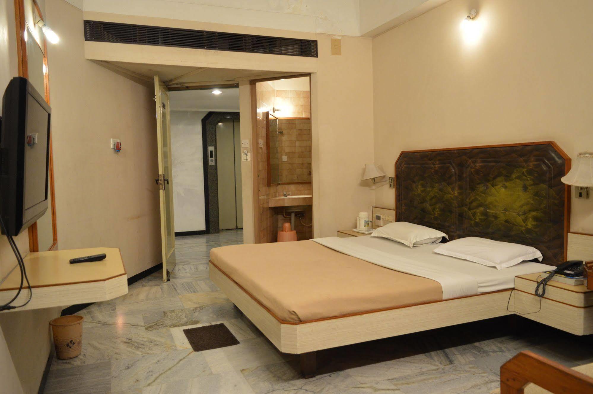 Hotel Padmam Madurai Eksteriør billede
