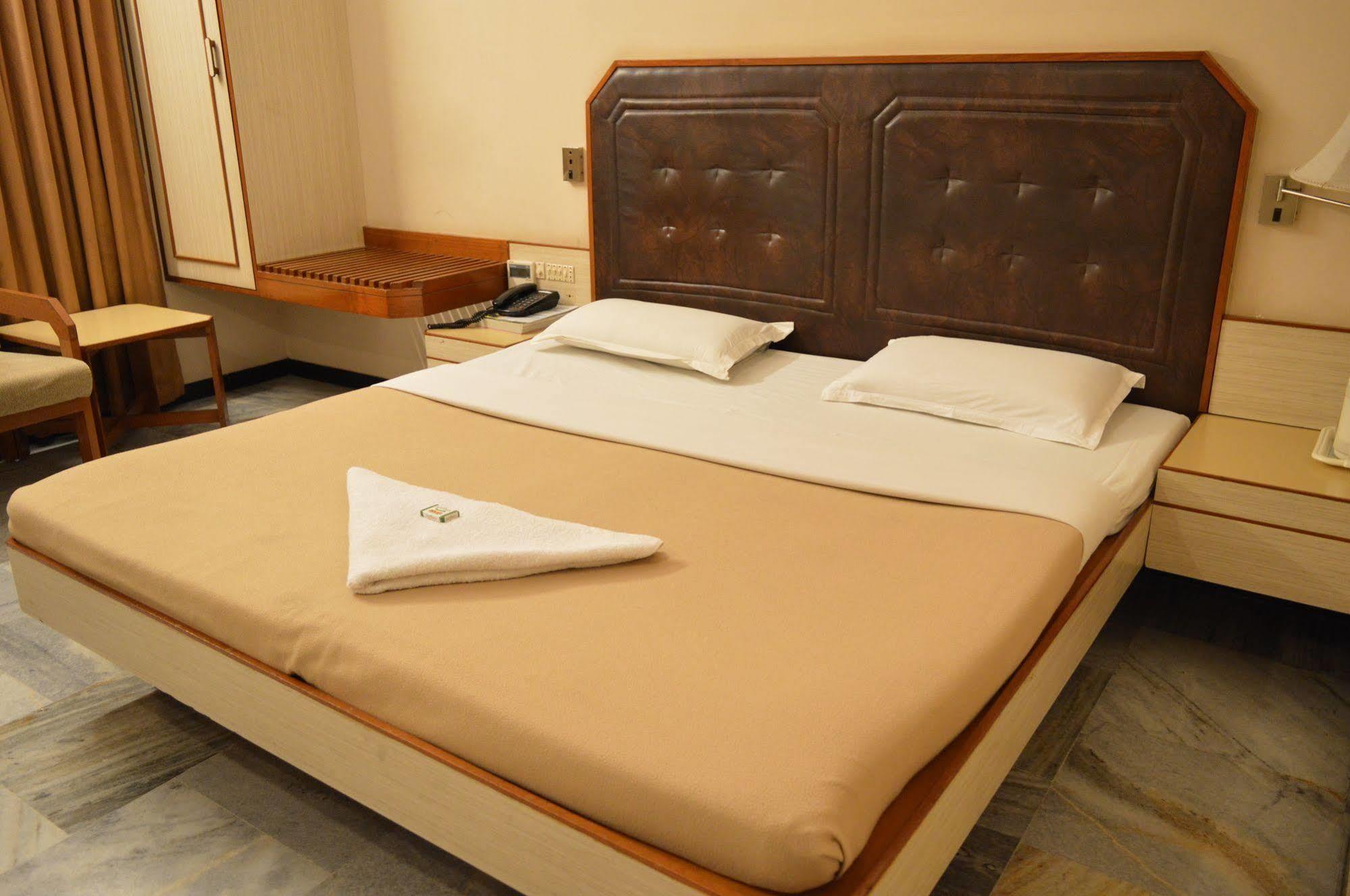 Hotel Padmam Madurai Eksteriør billede