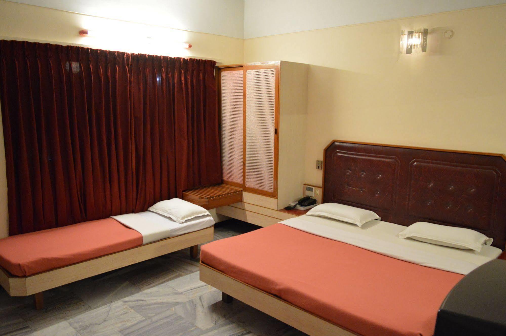 Hotel Padmam Madurai Eksteriør billede